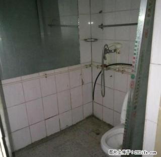 铁路东村五楼,简装出租,57平,两房,400元每月 - 淮南28生活网 hn.28life.com